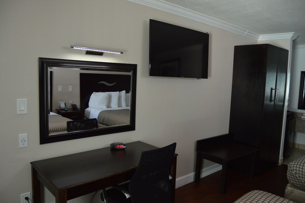 Destin Inn and Suites - photo 13