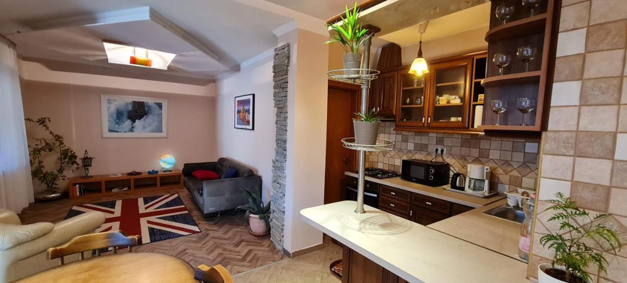 B48 Gardenhouse a Zoldben Kenyelmesen in Unknown City, Hungary