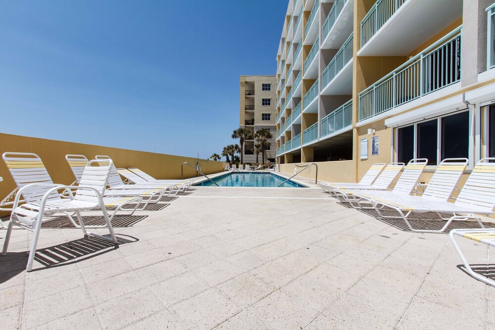 Pelican Isle 401 by RedAwning - photo 13