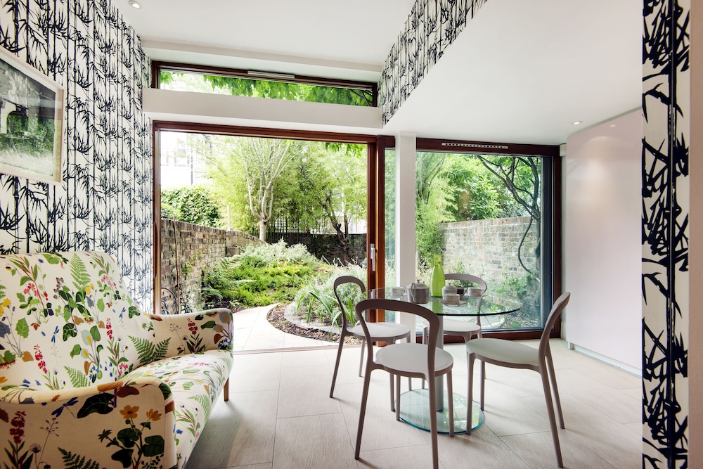 Exclusive Notting Hill Home by Portobello Market — 4-Star Luxury Hotel in London, United Kingdom