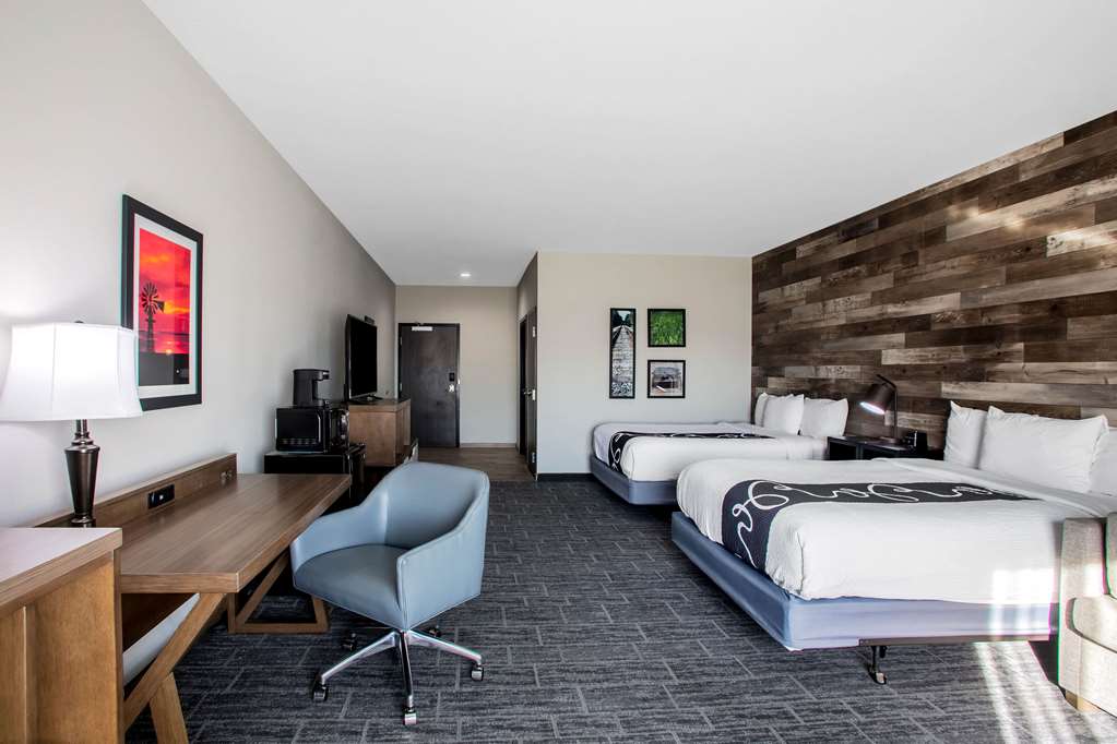 La Quinta Inn & Suites by Wyndham Pittsburg - photo 26