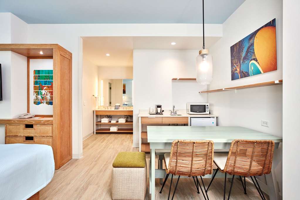 Universal's Endless Summer Resort Dockside Inn and Suites - photo 15