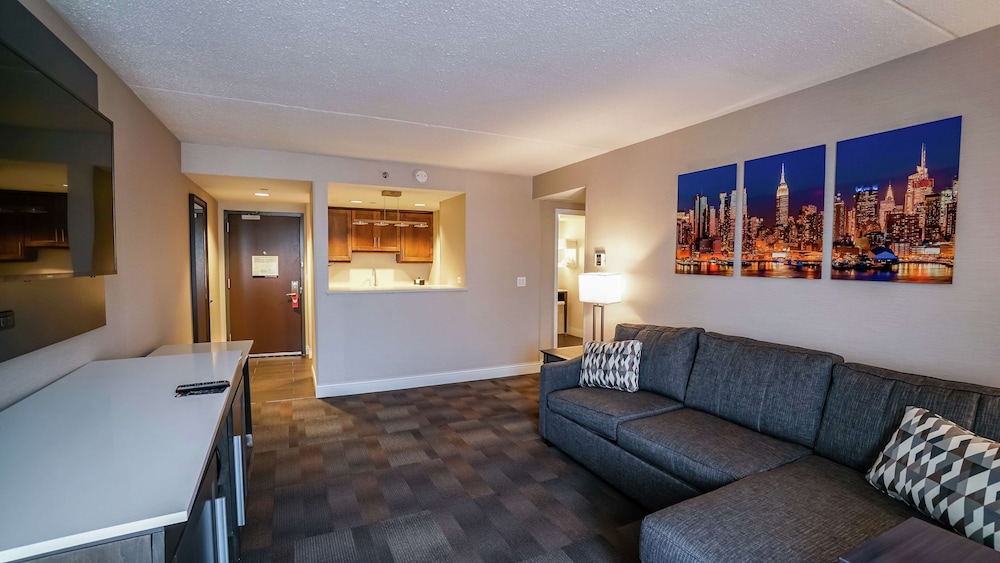 Hampton Inn Carlstadt At The Meadowlands - photo 7