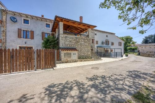 House Milka with Whirlpool and Sauna — 4-Star Luxury Hotel in Klostar Podravski, Croatia