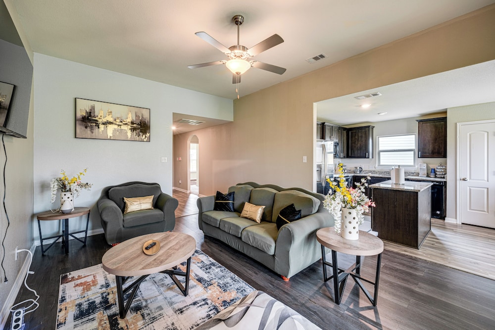Patio & Fenced Yard: Peaceful Venus Retreat pet-friendly hotel Venus