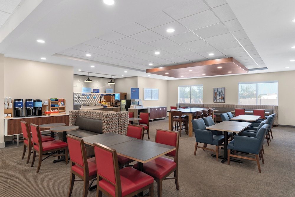 Holiday Inn Express Coralville by IHG - photo 46