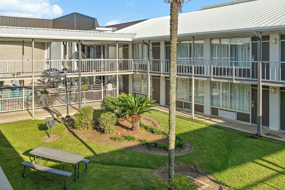 Plantation Inn of Houma - photo 26