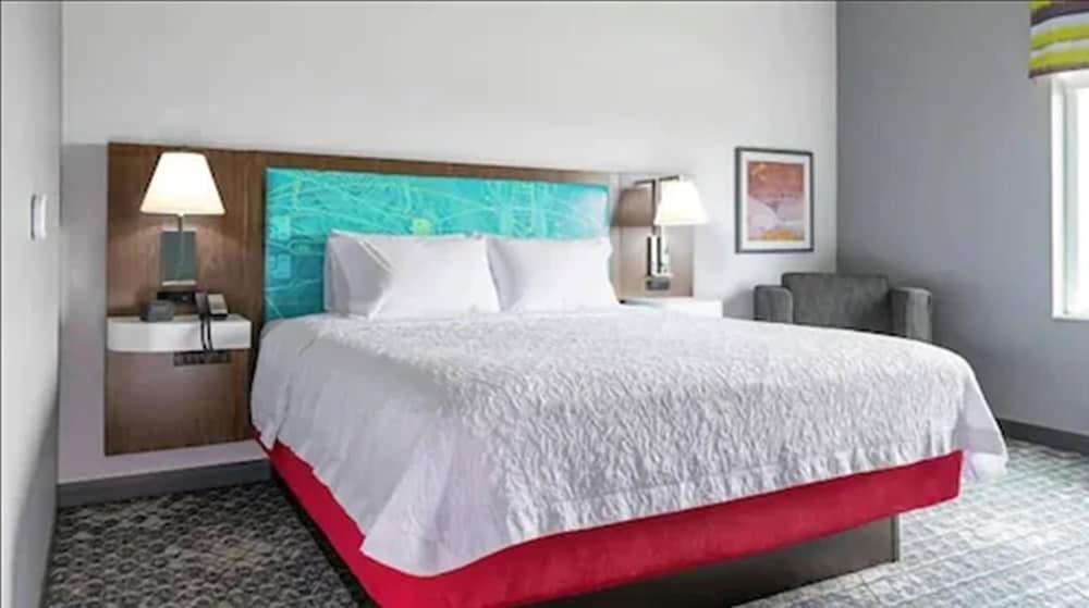 Hampton Inn & Suites St. Charles Old Town Area - photo 4