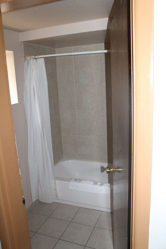 Olympia Inn - photo 13
