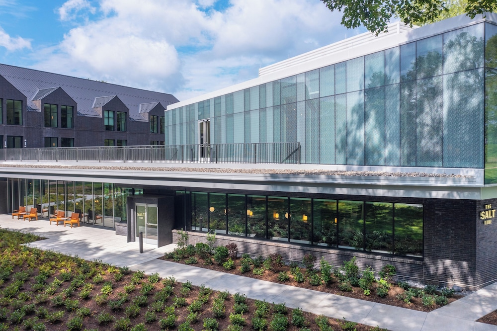 The Heartwood - carbon neutral hotel in Poughkeepsie