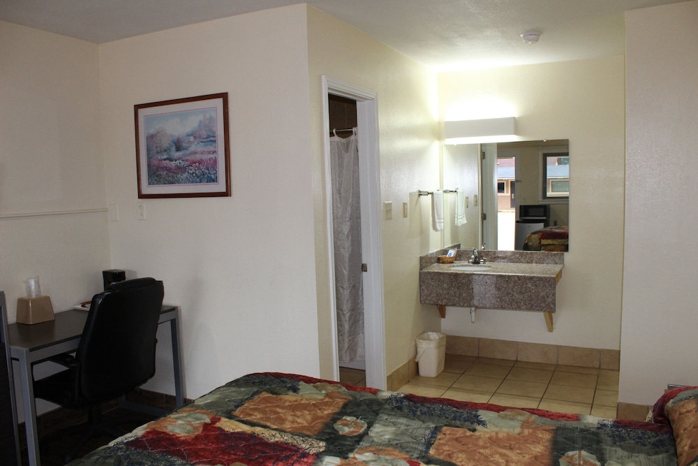 EverGreen Inn & RV - photo 3