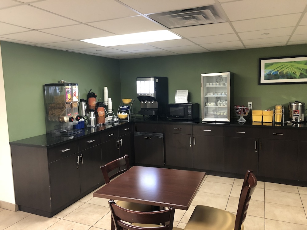 Days Inn by Wyndham Brooklyn Borough Park - photo 36