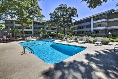 Walk to Shore Condo with Balconies in Myrtle Beach — 4-Star Luxury Hotel in Myrtle Beach, United States