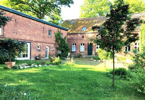 Zur Alten Tabakscheune — 4-Star Luxury Hotel in Buchholz, Germany
