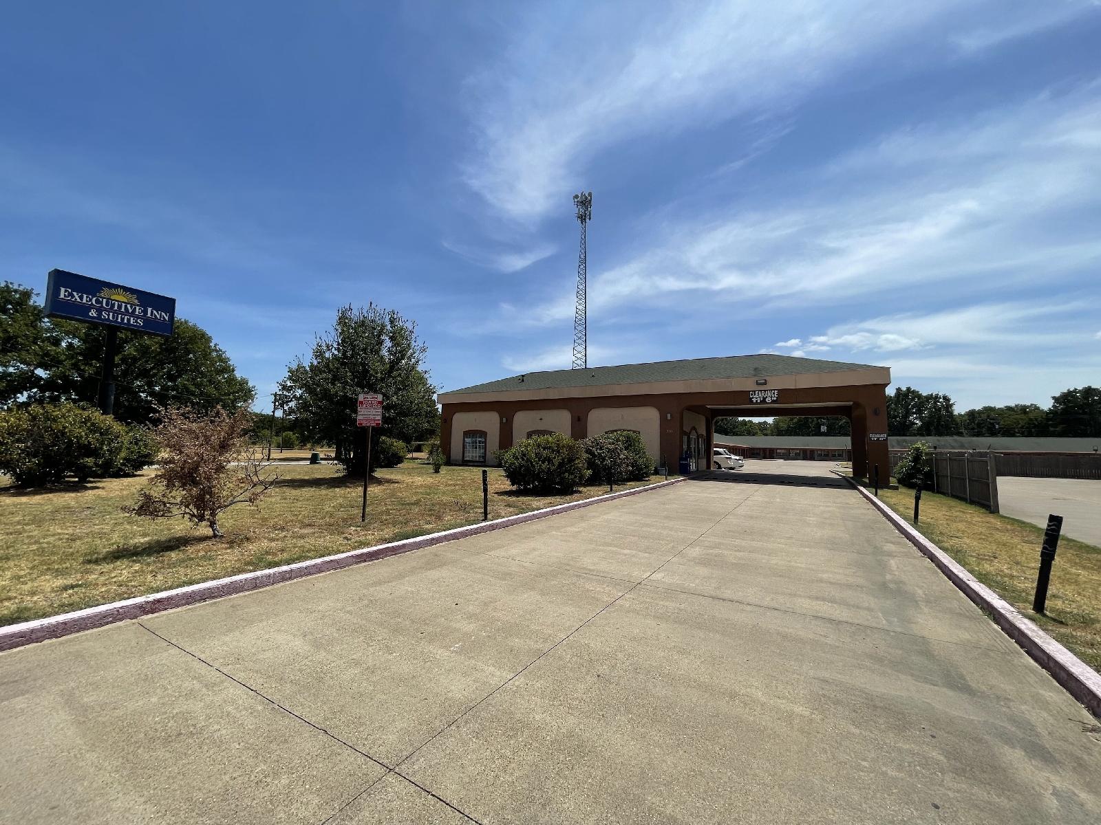 Gun Barrel Executive Inn — hotel in Mabank