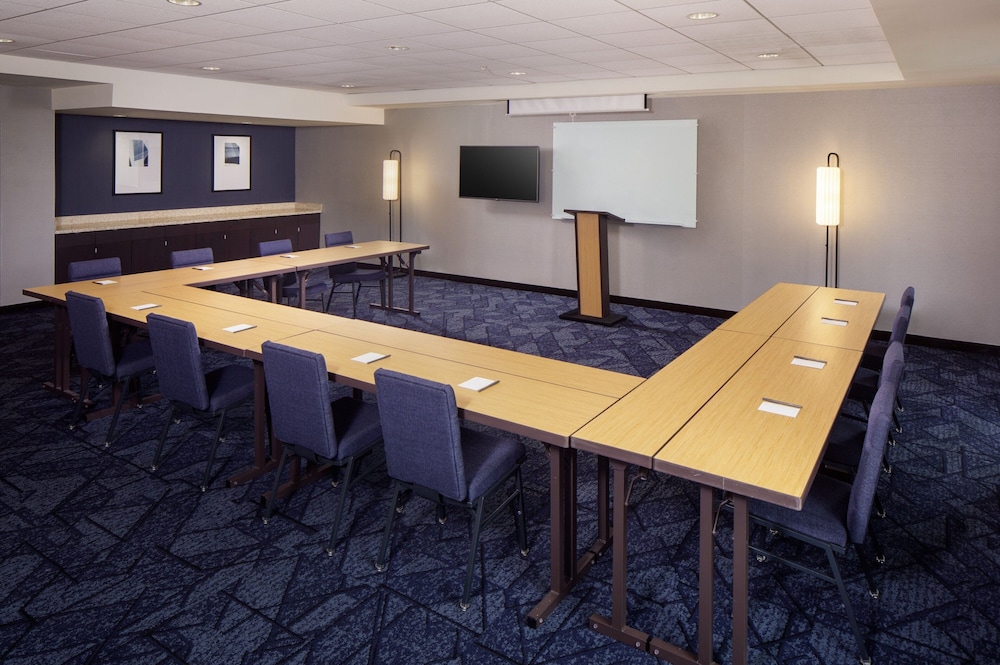 Courtyard by Marriott Charleston Downtown Civic Center - photo 37