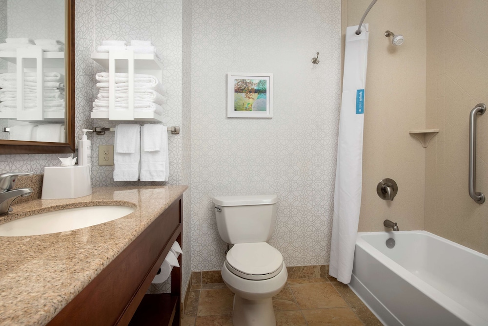 Hampton Inn & Suites Holly Springs - photo 23