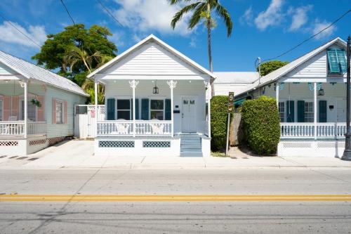 Crawl to Duval w Hot tub in Key West, United States