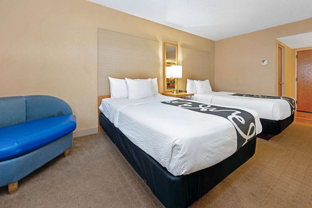 La Quinta Inn & Suites by Wyndham Coral Springs South - photo 26