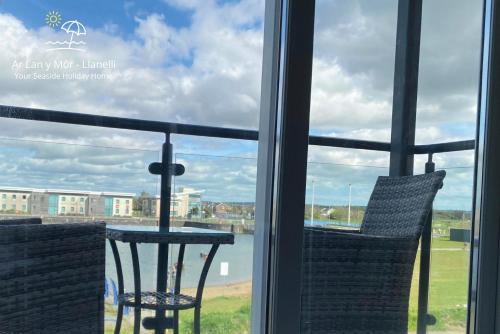 Ar Lan Y Mor Stunning 2 bed coastal apartment — Llanelli — photo 4
