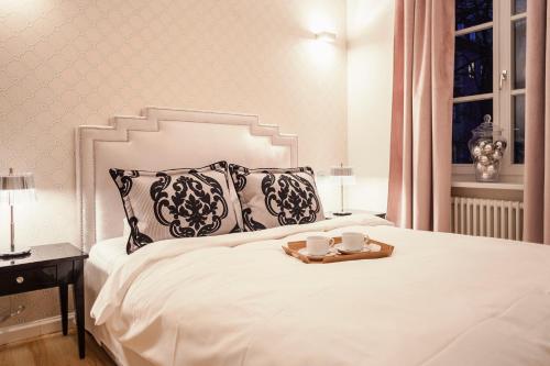Świętojańska Old Town Deluxe Apartament by BookingHost — 4-Star Luxury Hotel in Warsaw, Poland