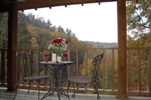 Little Cabin All To Yourself — 4-Star Luxury Hotel in Sevierville, United States