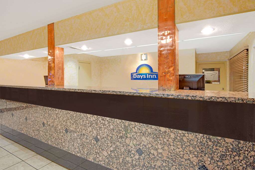 Days Inn by Wyndham Albuquerque City Center - photo 2