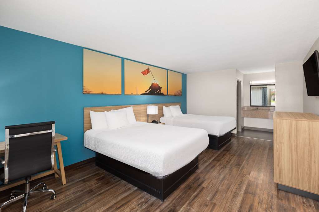 Days Inn by Wyndham Clarksville North - photo 18