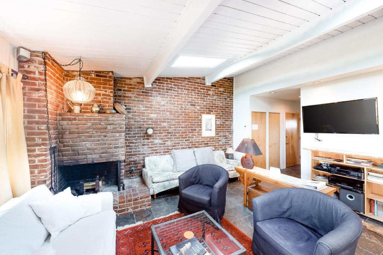 Captain's Quarters — 4-Star Luxury Hotel in Seaside, United States