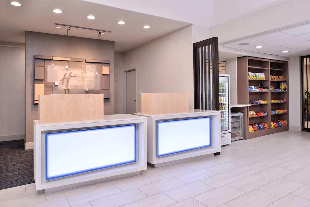 Holiday Inn Express Hotel & Suites Elgin by IHG - photo 48