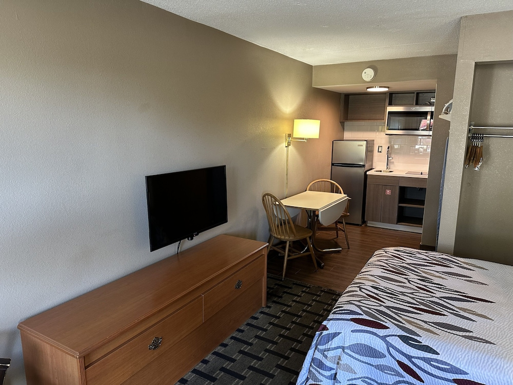 Red Roof Inn & Suites Marysville - photo 7