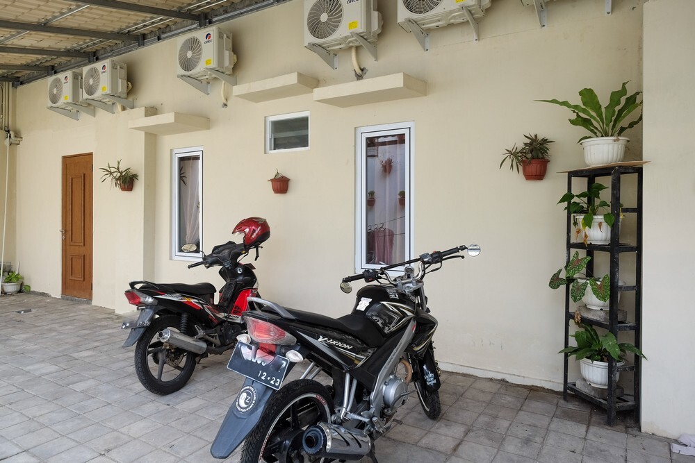 RedDoorz Plus near RS JIH Solo in Surakarta, Indonesia