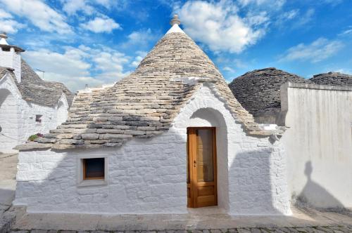 Suite Curcuma — 4-Star Luxury Hotel in Alberobello, Italy