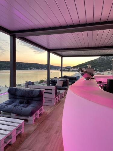Sky Beach Aparthotel — Marina — photo 4