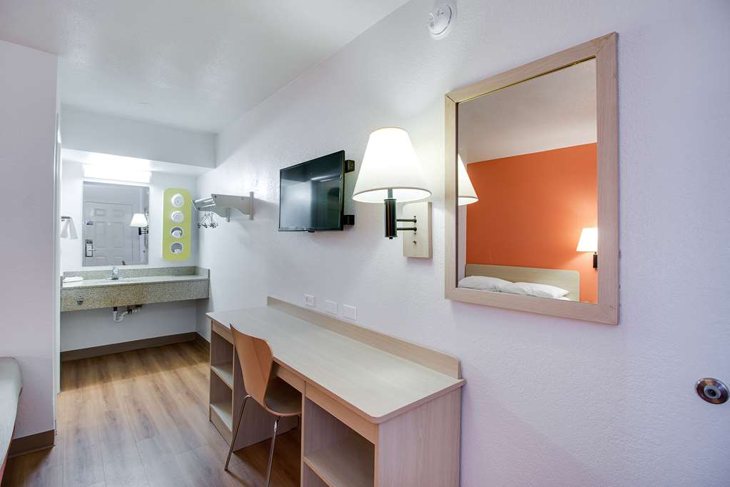 Motel6 Phoenix AZ East - photo 11