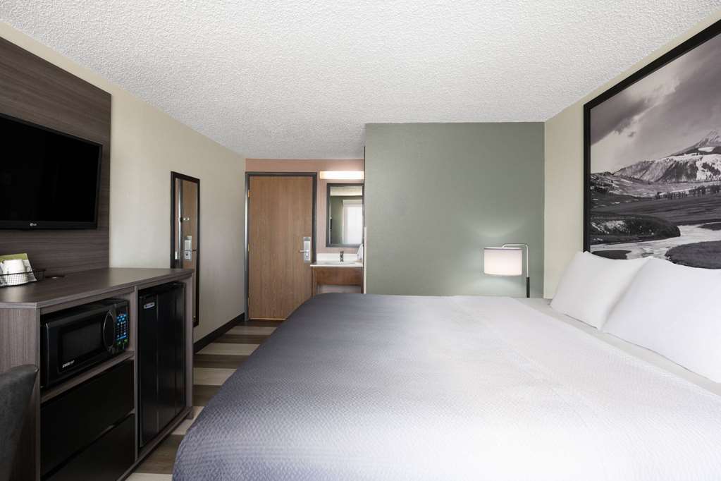 Super 8 by Wyndham Conrad - photo 8