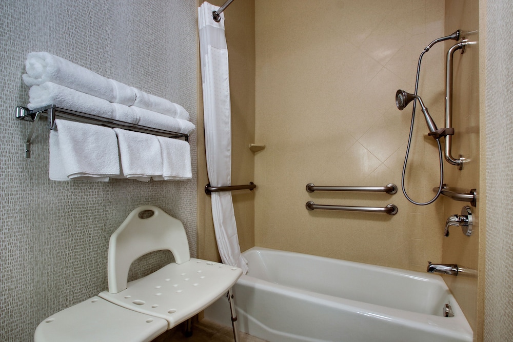 Holiday Inn Express Hotel & Suites Vernon College Area by IHG - photo 35