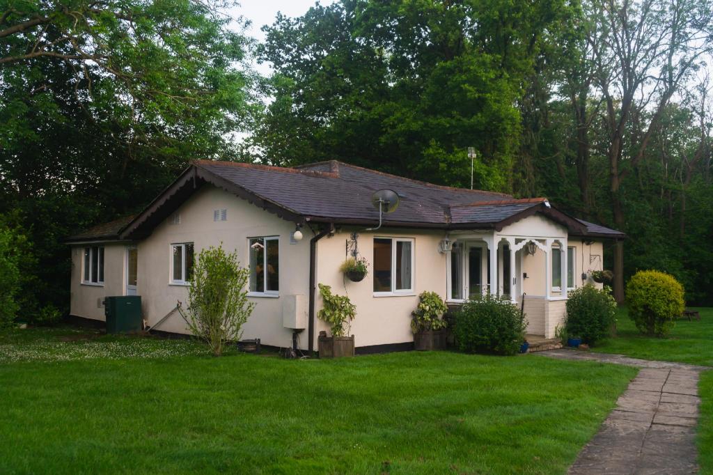 The Bungalow by TAS — 5-Star Luxury Hotel in Knebworth, United Kingdom