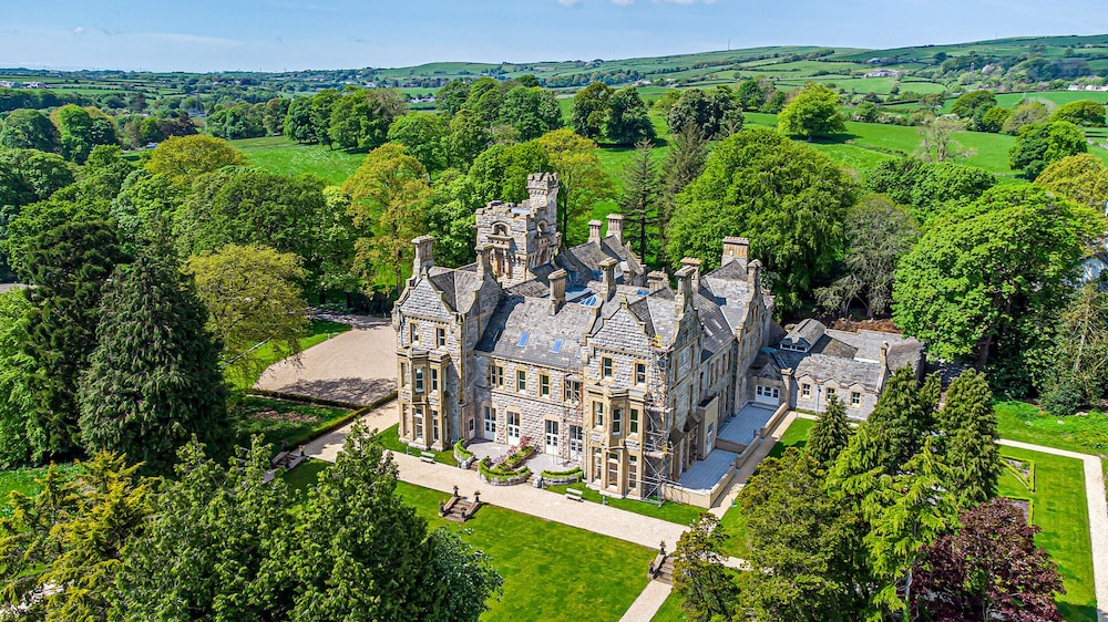 The Lucy Suite Stone Cross Mansion — 4-Star Luxury Hotel in Ulverston, United Kingdom