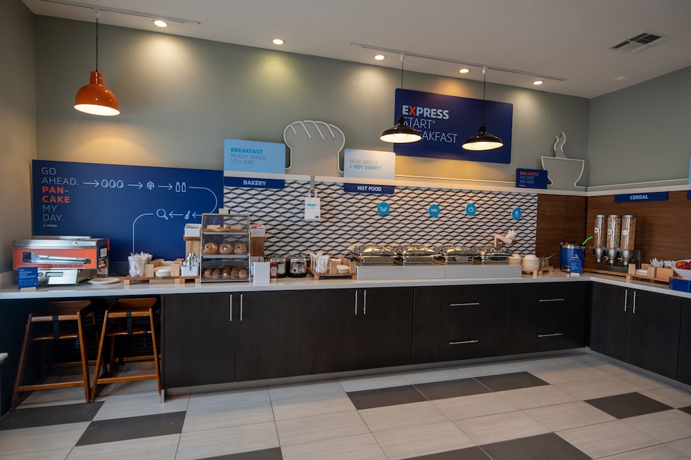 Holiday Inn Express & Suites N Waco Area West by IHG - photo 46