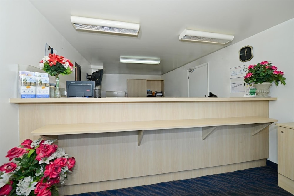 Americas Best Value Inn Battle Creek - photo 2