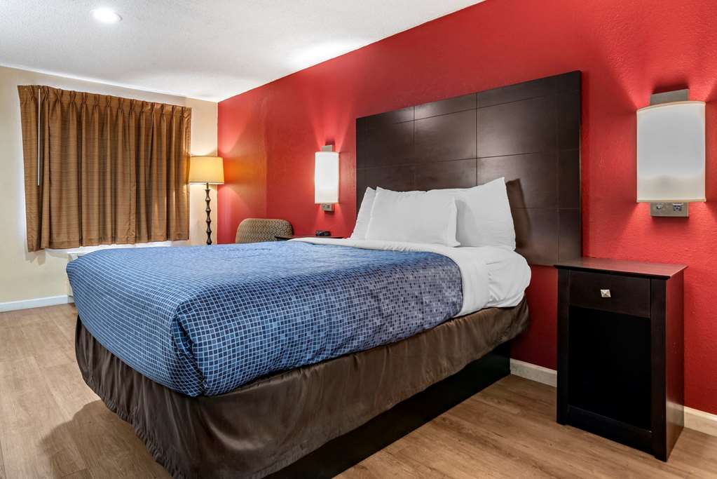 Econo Lodge Oxford near Choccolocco Park - photo 12