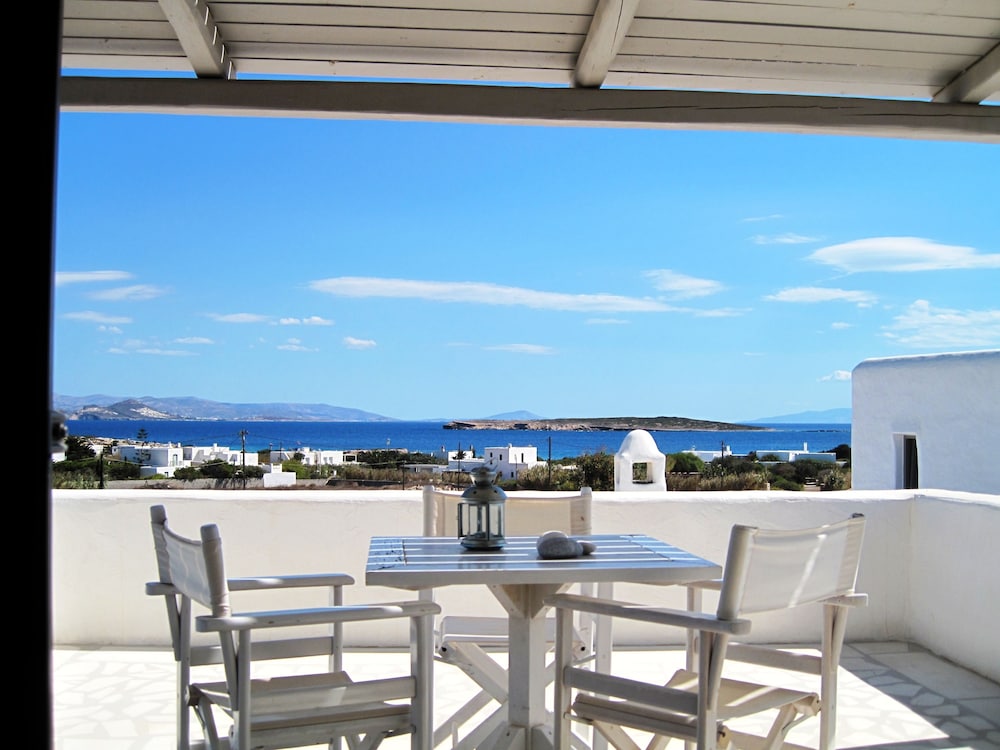 Aeraki Villas — 4-Star Luxury Hotel in Paros, Greece