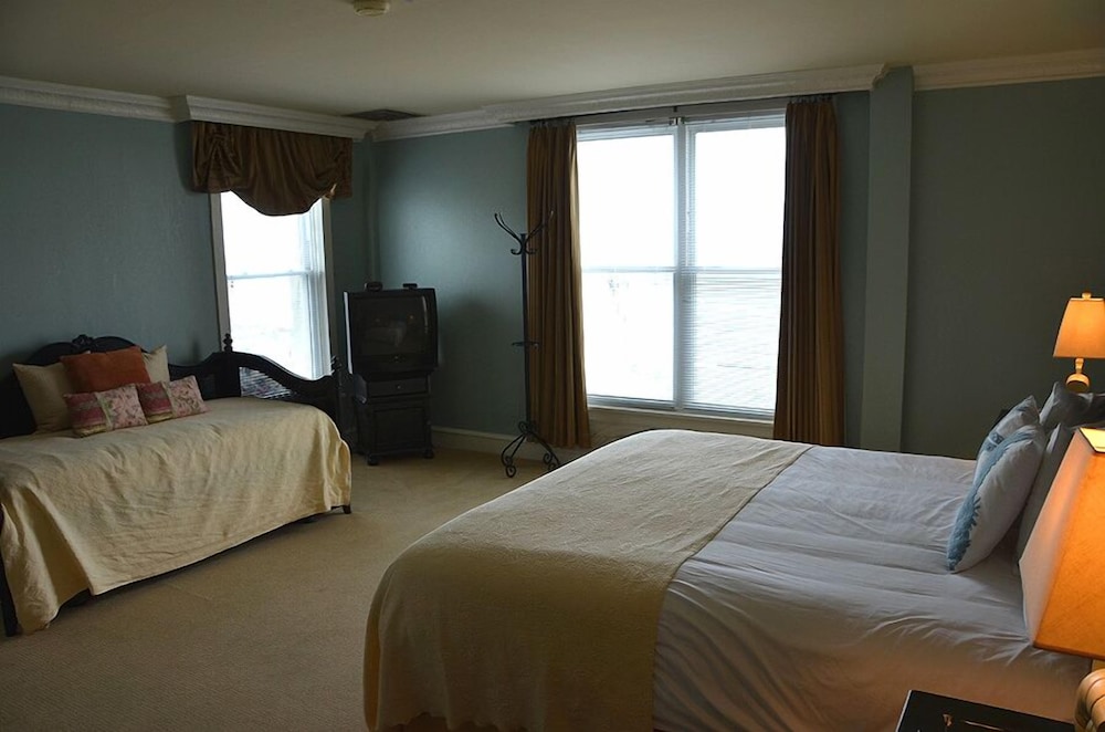 The Flanders Hotel - photo 13