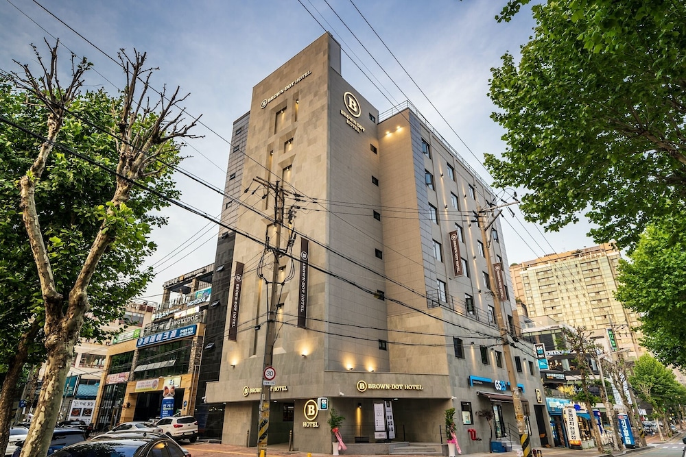 Brown Dot Hotel Suwon - carbon neutral hotel in Suwon