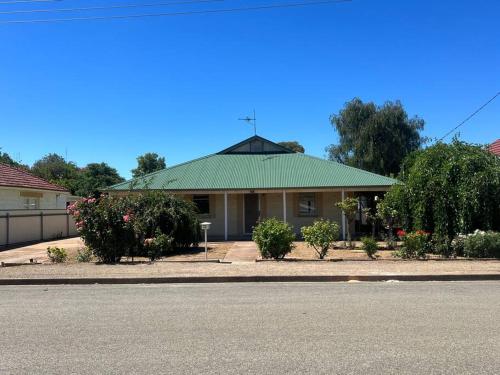 North Parade Accommodation - carbon neutral hotel in Jamestown