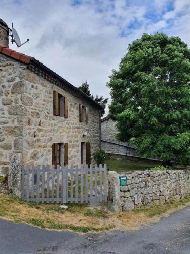 Gîte Gîtes de France 4 6 personnes à la Vialatte — hotel in Saint-Symphorien-Sur-Coise