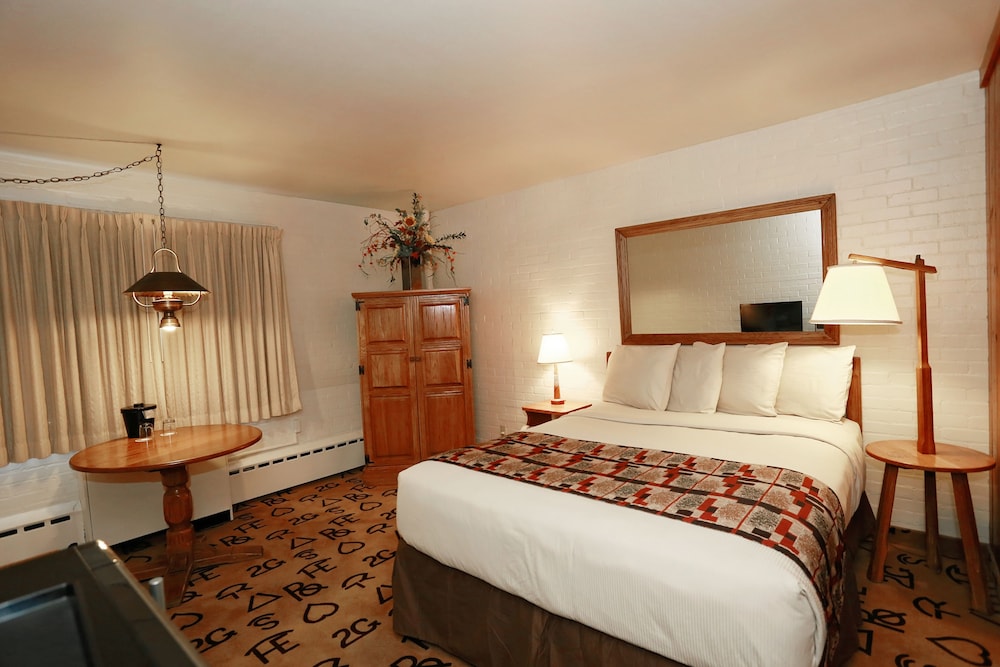 Dude Rancher Lodge - photo 12