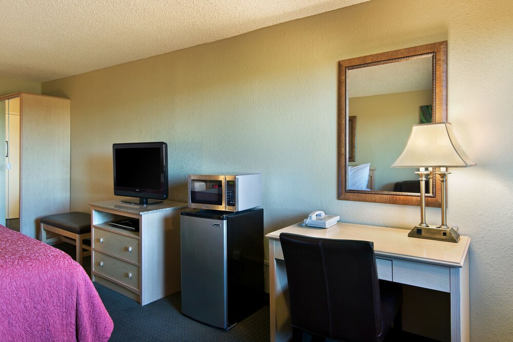 Oxnard Inn Lancaster - photo 24