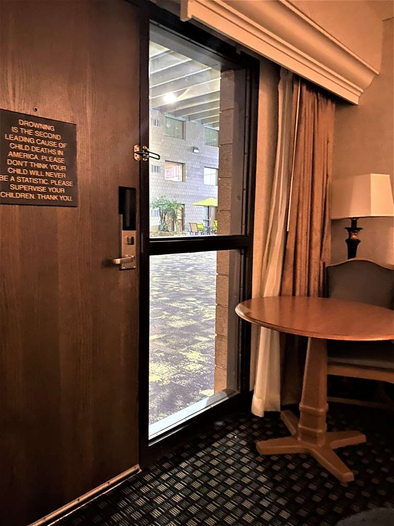 Best Western Plus Kelly Inn - photo 21